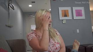 Watch this pawg angry stepmom will make you cum dolce vandela uses huge ass to make young guy cum