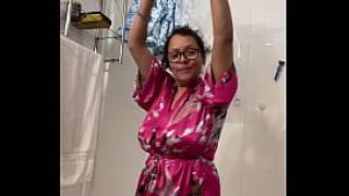 Anna mature mature latina dancing in her robe subscribe to my to see the big reveal com annamariamaturelatina
