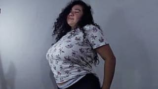My stepsister with big breasts wants to become famous by dancing sexy